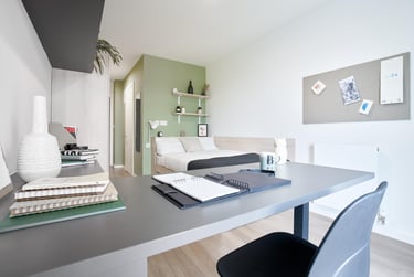 Platinum En Suite River View at Dun Holm House, Unit 8, The Riverwalk, City Centre, Durham, DH14SL - Image 1